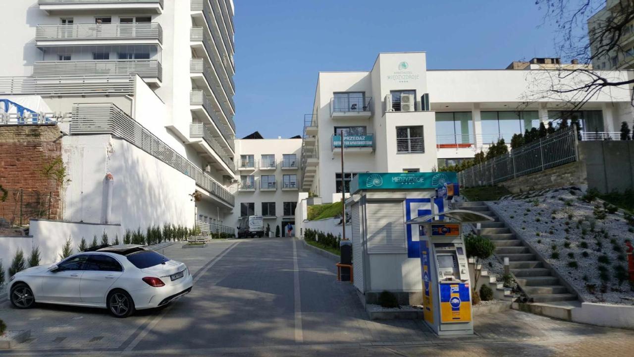 מידזיזדרויה Aparthotel Przy Plazy מראה חיצוני תמונה